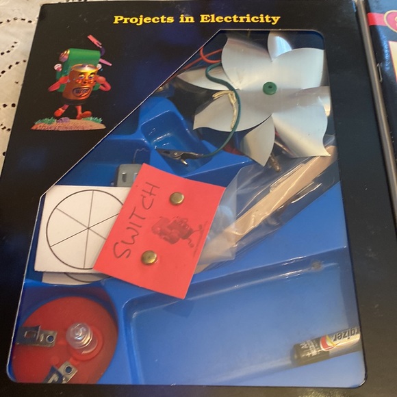 ScienceWiz Electricity 18 Projects Kids Educational Science Book & Activity - Picture 4 of 7